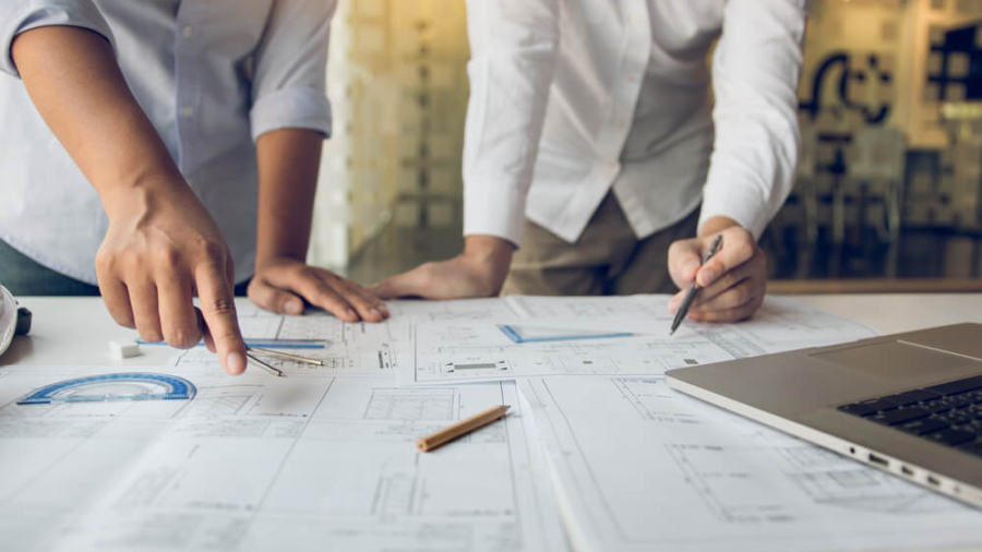 Profissionais usando o safe agile