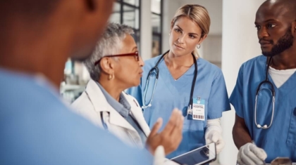 Médicos entendendo o que é same hospital